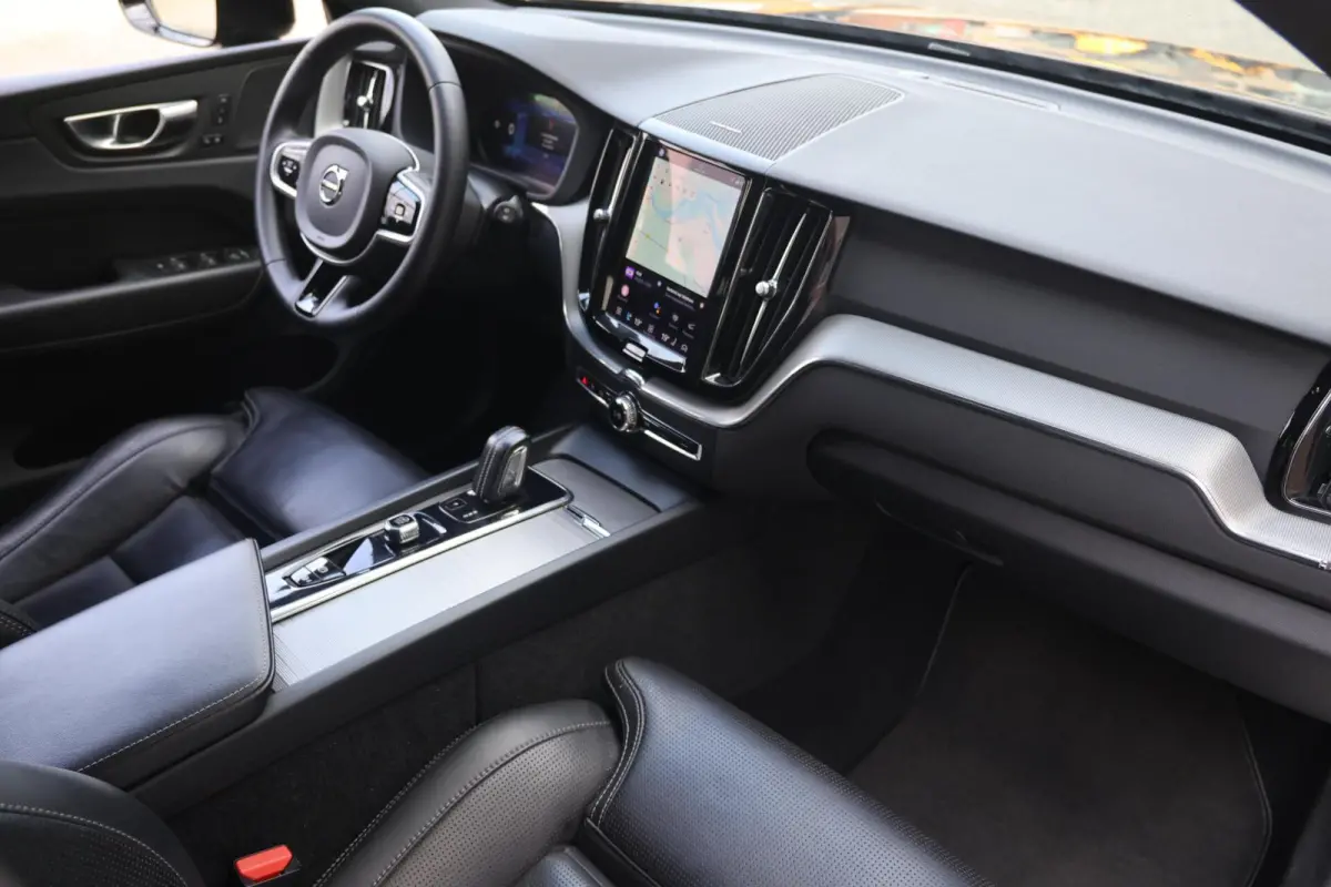 T6 Recharge AWD R-Design | Stoelverwarming & Koeling | 360° Camera | Panoramadak | Long Range | H/K | Keyless
