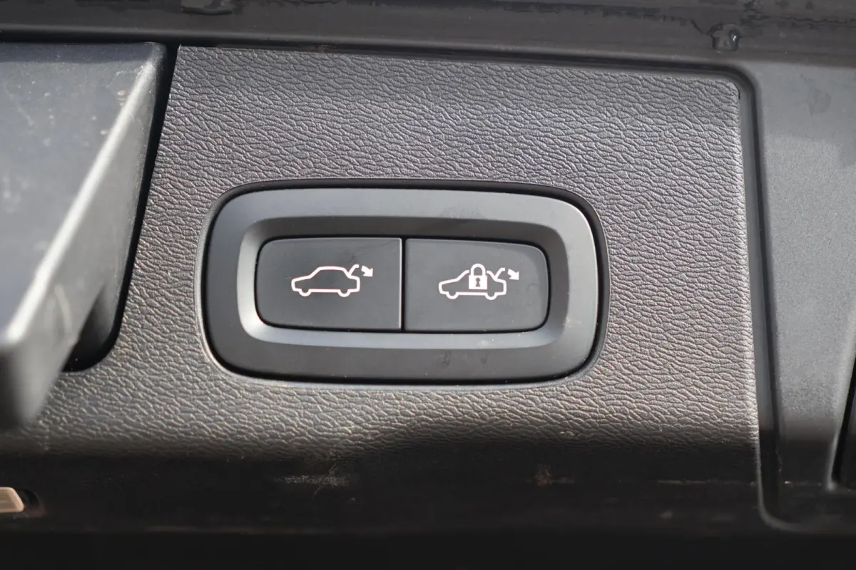 T6 Recharge AWD R-Design | Stoelverwarming & Koeling | 360° Camera | Panoramadak | Long Range | H/K | Keyless