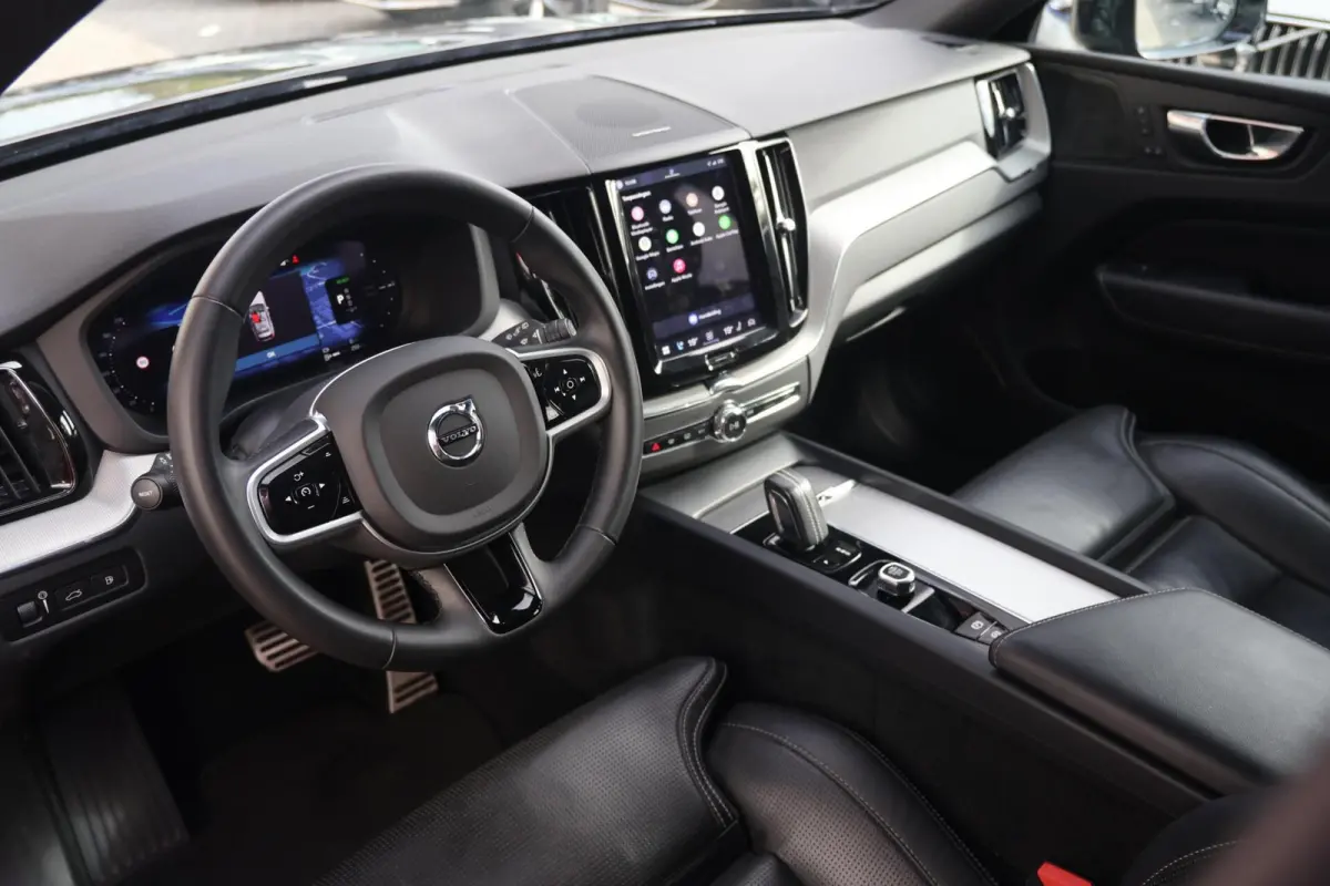 T6 Recharge AWD R-Design | Stoelverwarming & Koeling | 360° Camera | Panoramadak | Long Range | H/K | Keyless