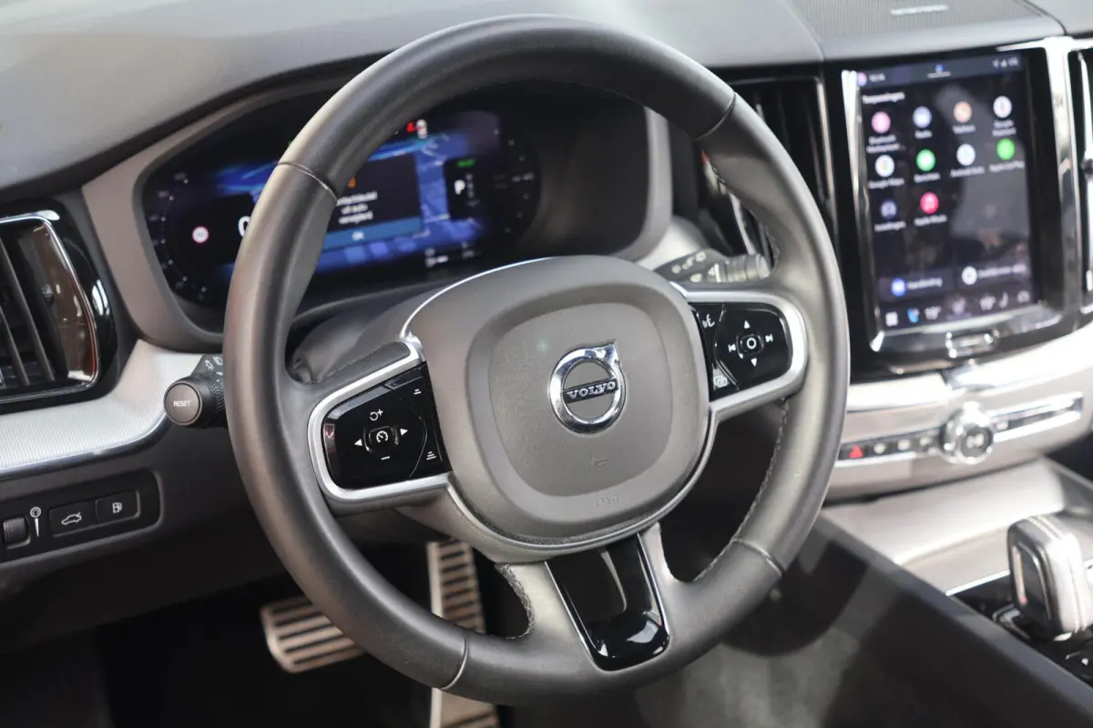 T6 Recharge AWD R-Design | Stoelverwarming & Koeling | 360° Camera | Panoramadak | Long Range | H/K | Keyless