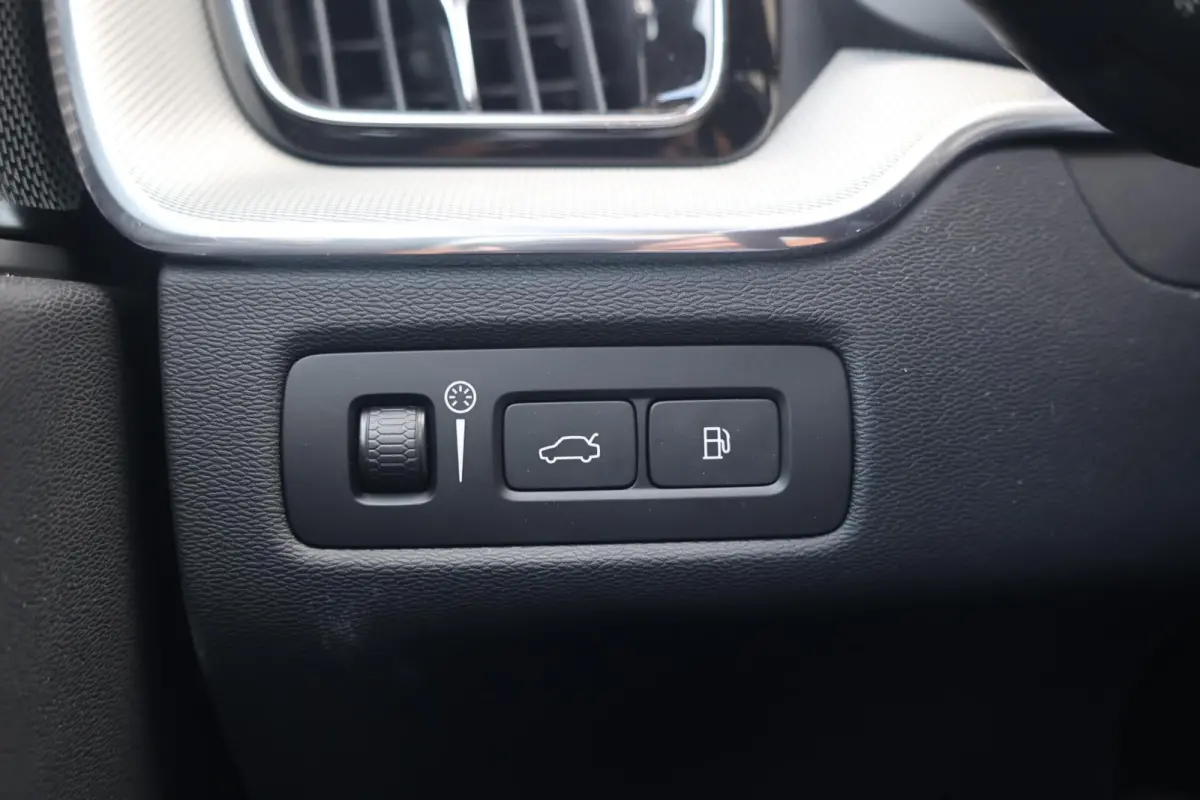 T6 Recharge AWD R-Design | Stoelverwarming & Koeling | 360° Camera | Panoramadak | Long Range | H/K | Keyless