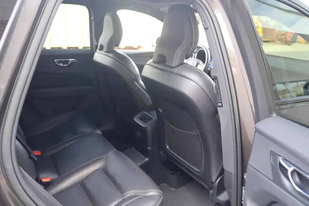 T6 Recharge AWD R-Design | Stoelverwarming & Koeling | 360° Camera | Panoramadak | Long Range | H/K | Keyless