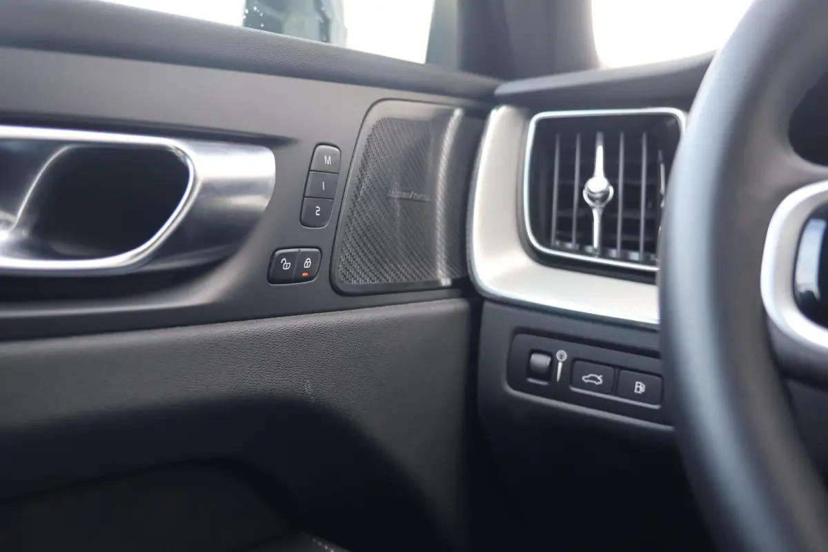 T6 Recharge AWD R-Design | Stoelverwarming & Koeling | 360° Camera | Panoramadak | Long Range | H/K | Keyless