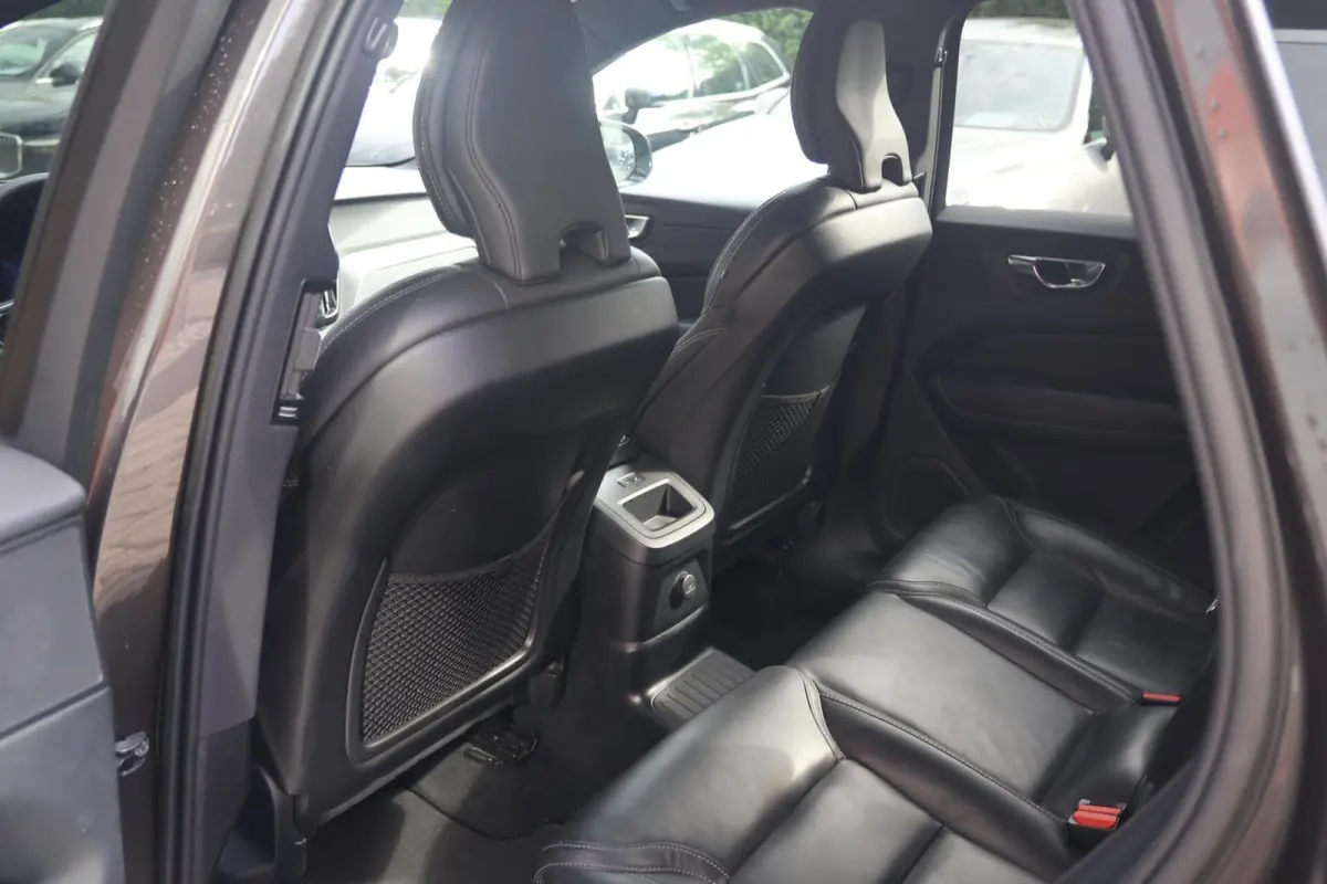 T6 Recharge AWD R-Design | Stoelverwarming & Koeling | 360° Camera | Panoramadak | Long Range | H/K | Keyless