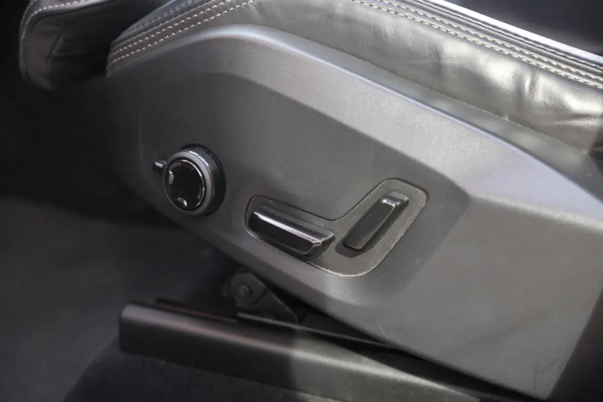 T6 Recharge AWD R-Design | Stoelverwarming & Koeling | 360° Camera | Panoramadak | Long Range | H/K | Keyless