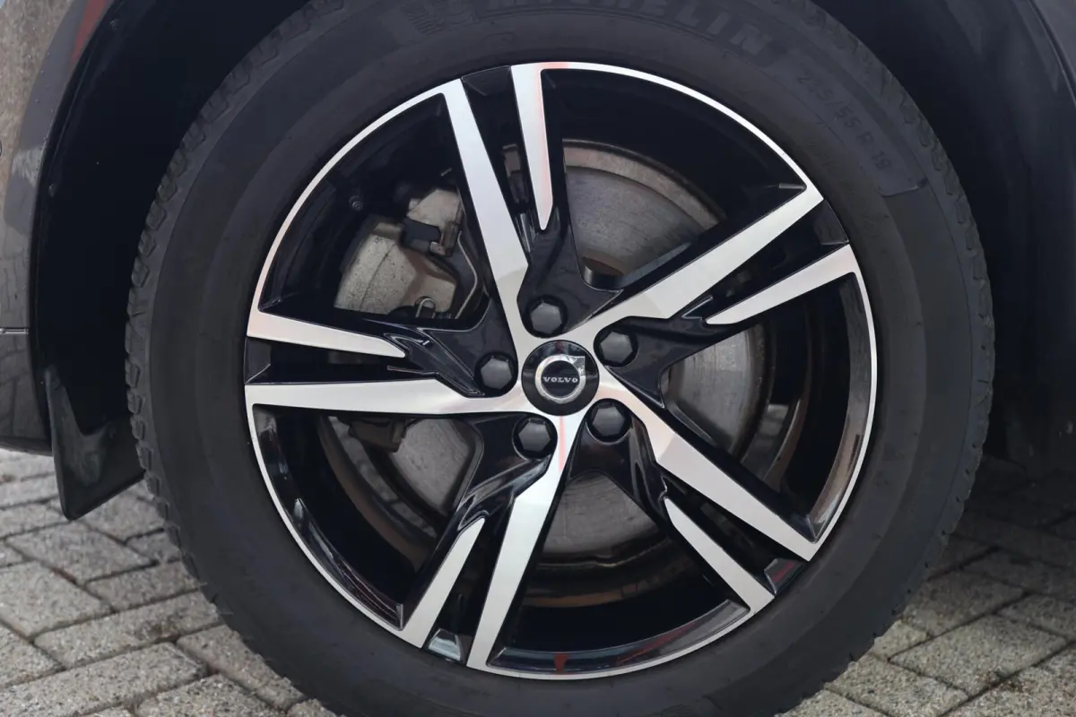 T6 Recharge AWD R-Design | Stoelverwarming & Koeling | 360° Camera | Panoramadak | Long Range | H/K | Keyless