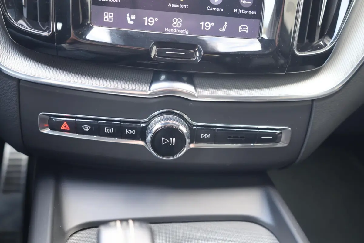 T6 Recharge AWD R-Design | Stoelverwarming & Koeling | 360° Camera | Panoramadak | Long Range | H/K | Keyless
