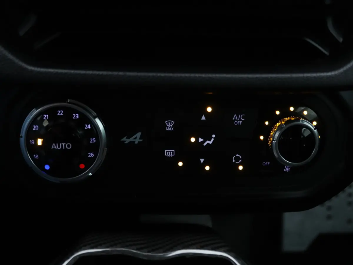 300pk Turbo GT Apple Carplay/Android Auto | Climate
