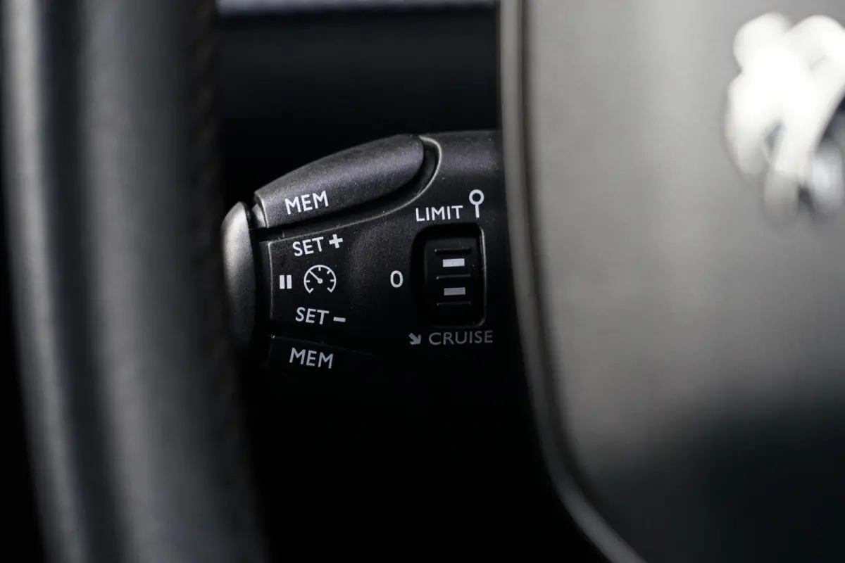 1.2 PureTech Allure, NL, LED, CarPlay, clima, cam.