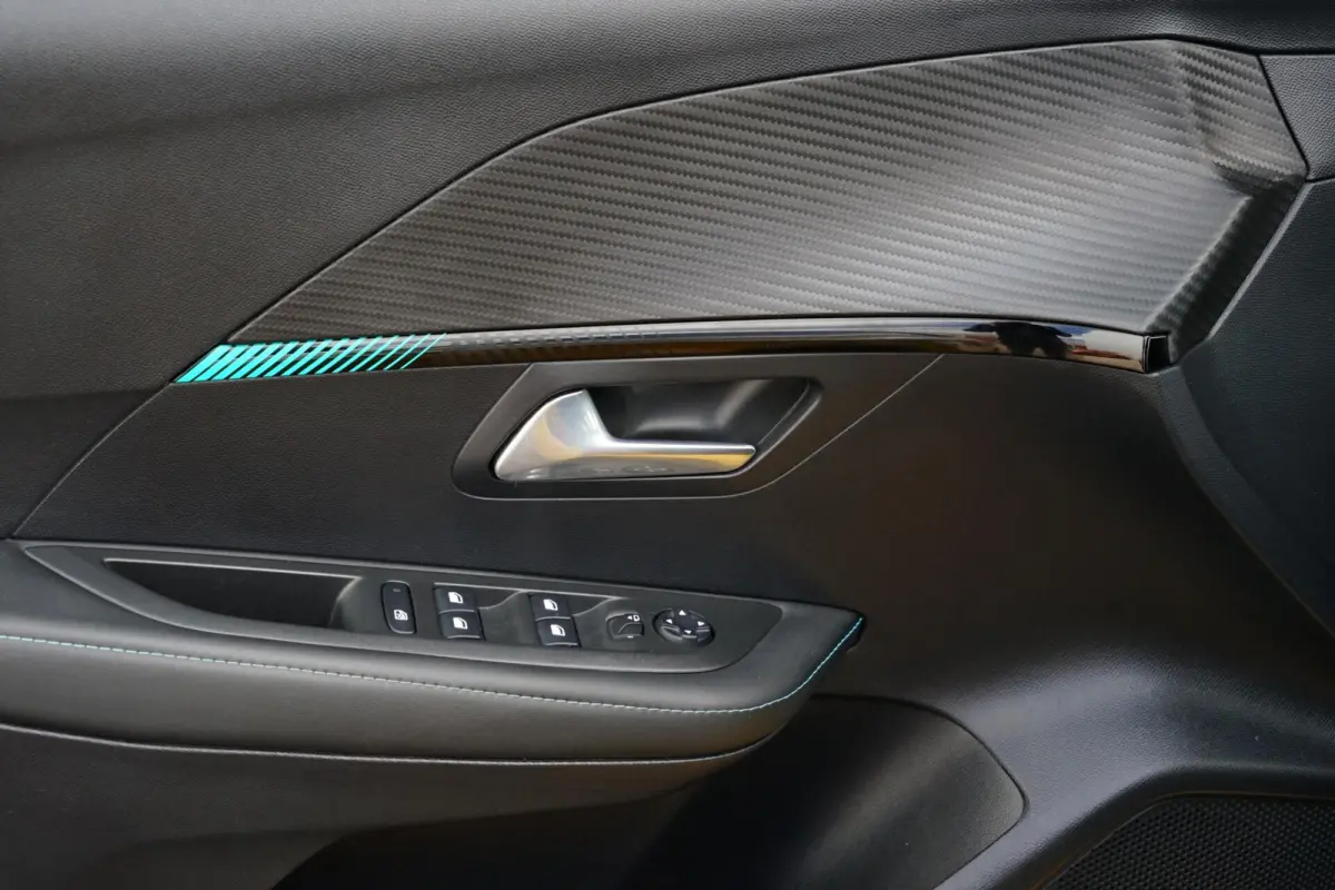 1.2 PureTech Allure, NL, LED, CarPlay, clima, cam.