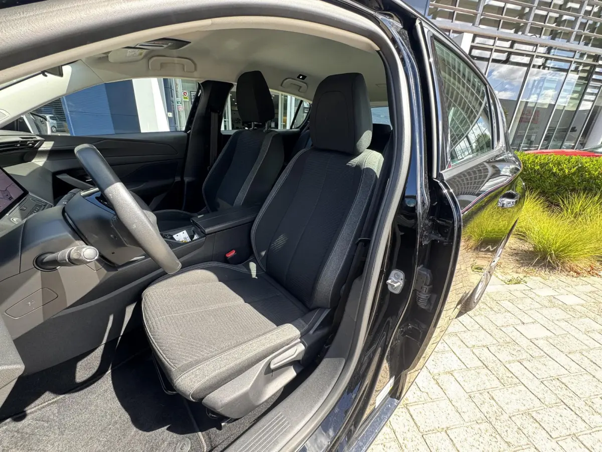 1.2 Active Pack Business 110 | APPLE CARPLAY & ANDROID AUTO | NAVI | LED | DAB |