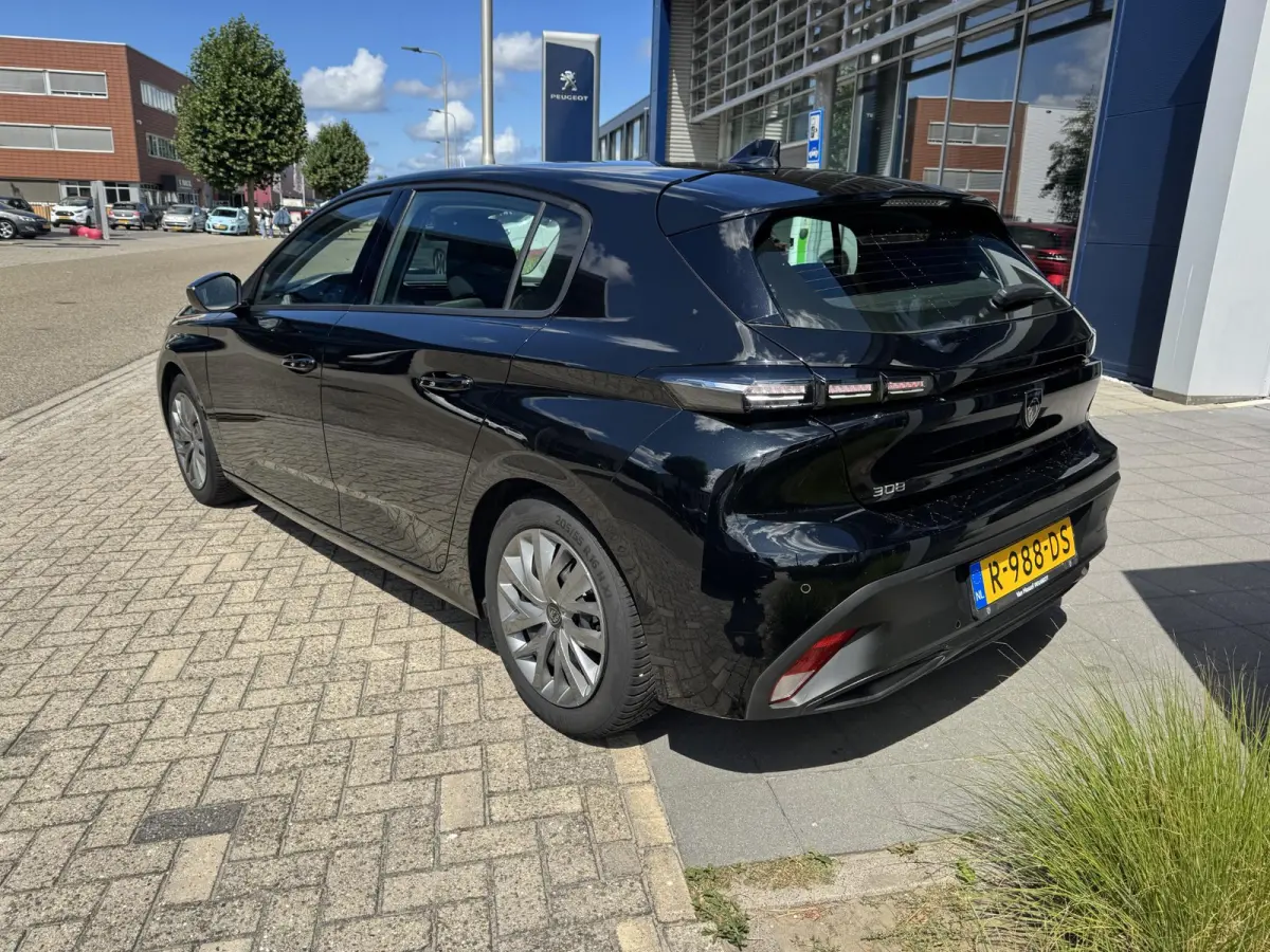 1.2 Active Pack Business 110 | APPLE CARPLAY & ANDROID AUTO | NAVI | LED | DAB |