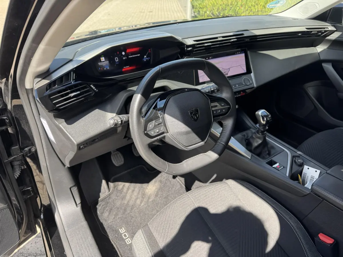 1.2 Active Pack Business 110 | APPLE CARPLAY & ANDROID AUTO | NAVI | LED | DAB |
