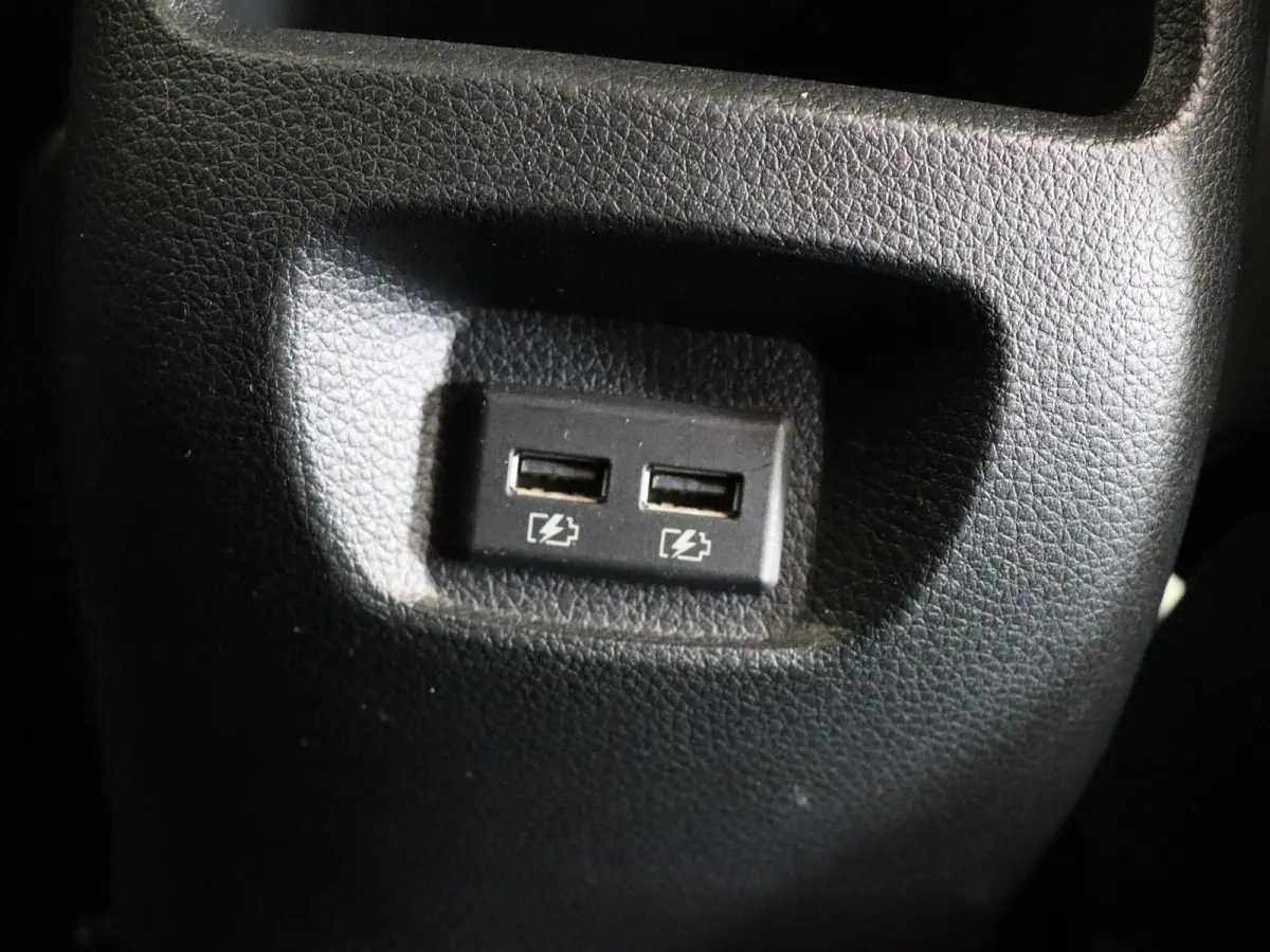 140pk DIG-T N-Connecta | Apple carplay-android auto | Keyless Entry | Stoelverwarming |