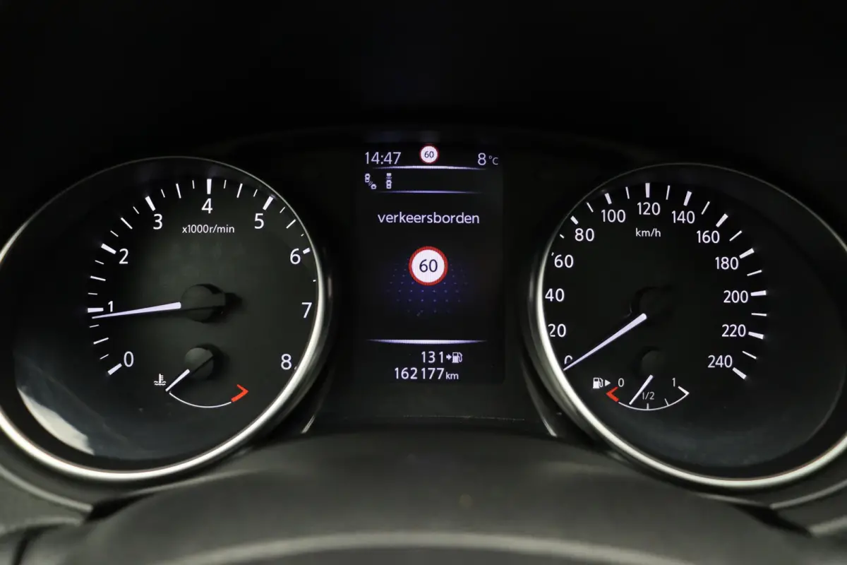 163pk Tekna | Voorruit verwarming | stoel verwarming | Panorama dak | Cruise control | Navigatie | Climate control |