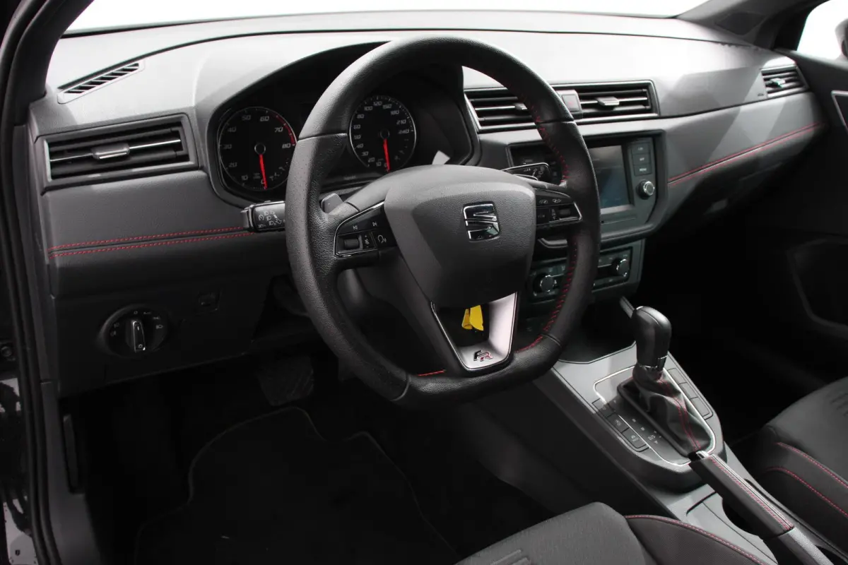 1.0 TSI DSG FR Cruise Control Front Assist Privacy Glass Stoelverwarming Apple Carplay/ Android Auto Led Lichtmetalen velgen
