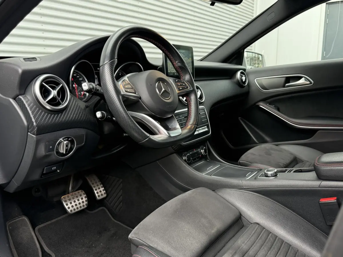 A180 AMG Aut Cruise Navi Facelift Model NL Auto Xenon Led 2017