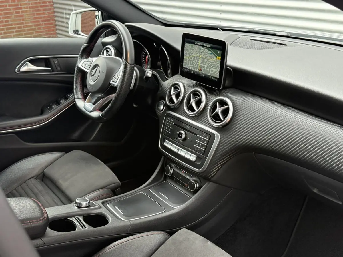 A180 AMG Aut Cruise Navi Facelift Model NL Auto Xenon Led 2017