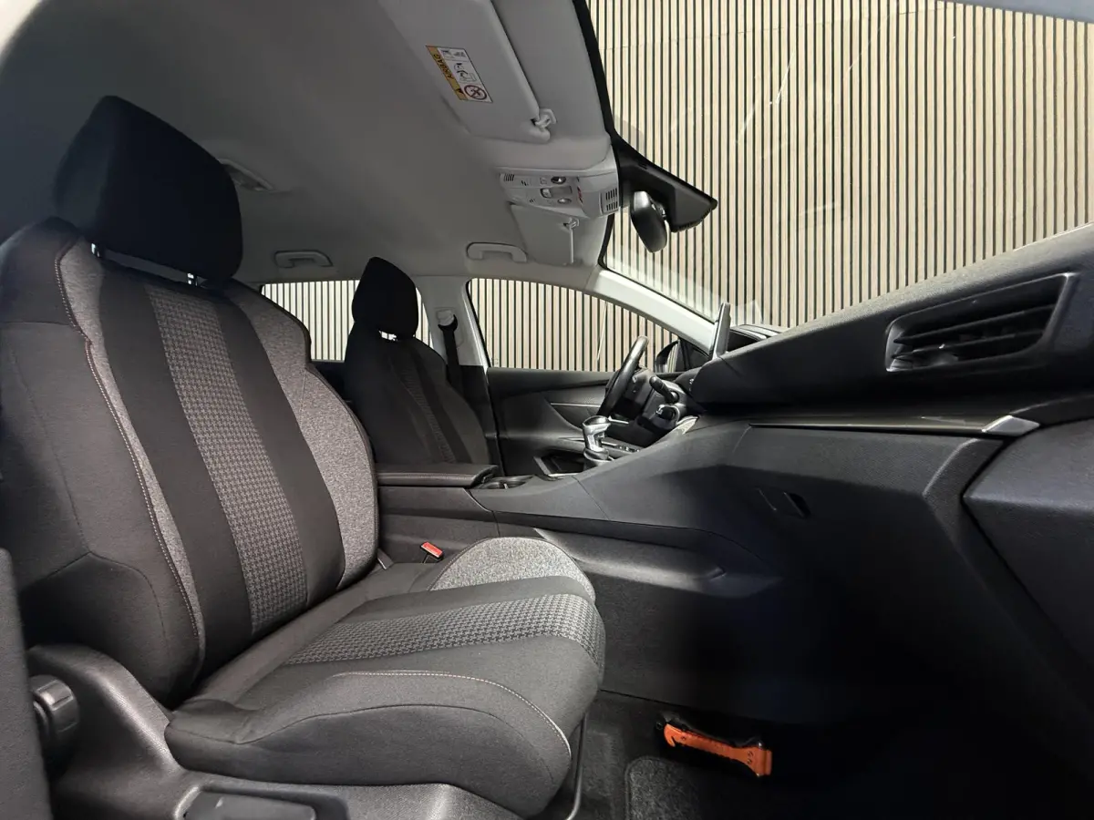 1.2 PureTech Allure | Carplay | Camera | Riem v.v.