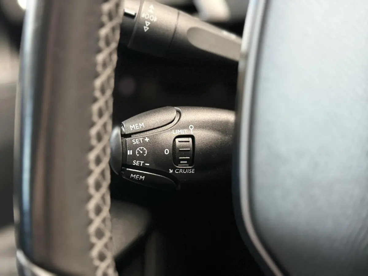 1.2 PureTech Allure | Carplay | Camera | Riem v.v.