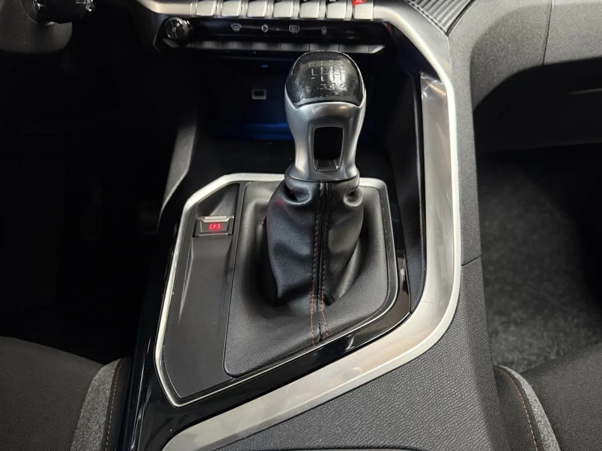 1.2 PureTech Allure | Carplay | Camera | Riem v.v.