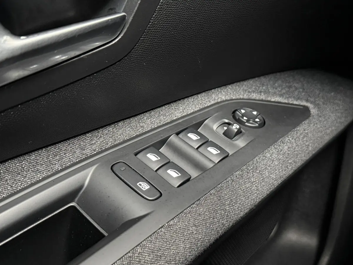 1.2 PureTech Allure | Carplay | Camera | Riem v.v.