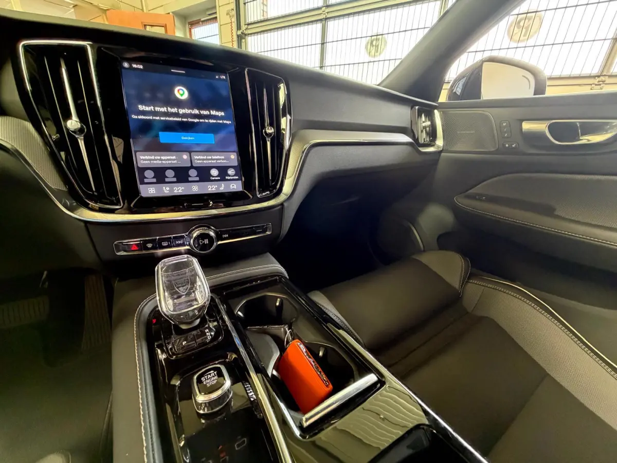 2.0 T6 Plug-in hybrid AWD Ultra Dark, Pano, HUD, Leer, Elektrische stoelen, stoel/Stuurverwarming, Harman kardon,