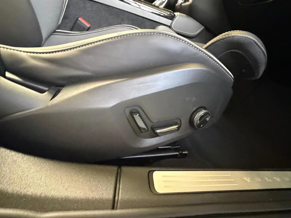 2.0 T6 Plug-in hybrid AWD Ultra Dark, Pano, HUD, Leer, Elektrische stoelen, stoel/Stuurverwarming, Harman kardon,