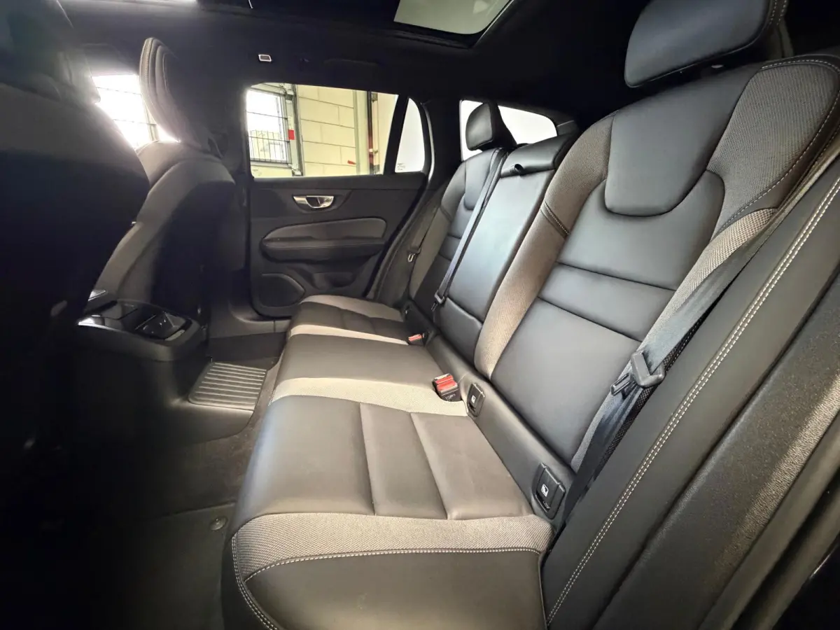 2.0 T6 Plug-in hybrid AWD Ultra Dark, Pano, HUD, Leer, Elektrische stoelen, stoel/Stuurverwarming, Harman kardon,