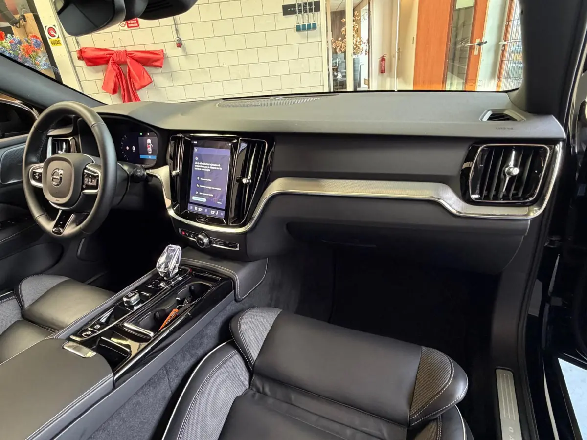 2.0 T6 Plug-in hybrid AWD Ultra Dark, Pano, HUD, Leer, Elektrische stoelen, stoel/Stuurverwarming, Harman kardon,