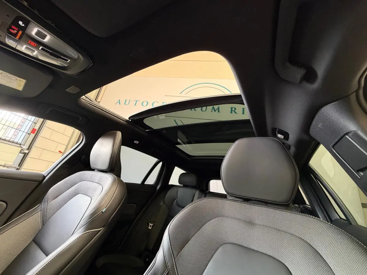 2.0 T6 Plug-in hybrid AWD Ultra Dark, Pano, HUD, Leer, Elektrische stoelen, stoel/Stuurverwarming, Harman kardon,