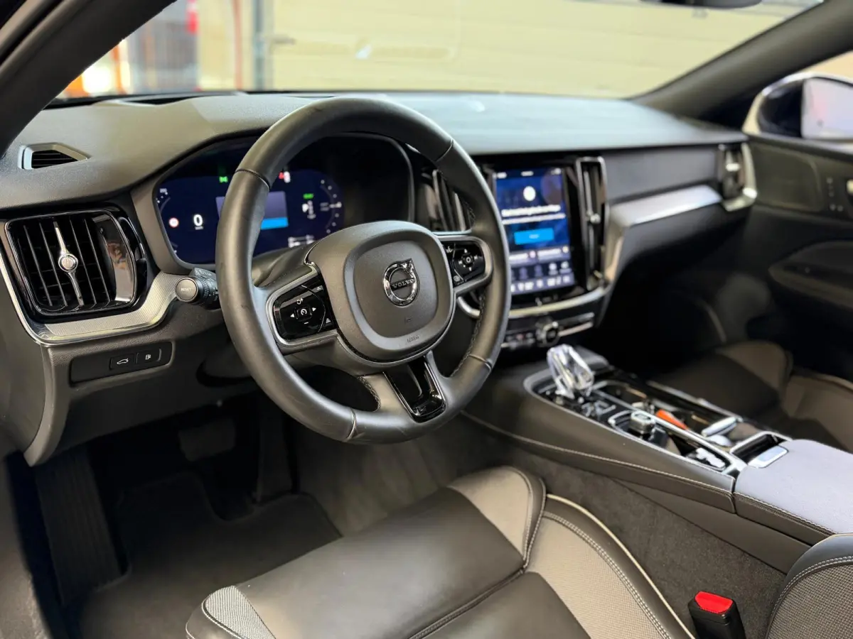 2.0 T6 Plug-in hybrid AWD Ultra Dark, Pano, HUD, Leer, Elektrische stoelen, stoel/Stuurverwarming, Harman kardon,