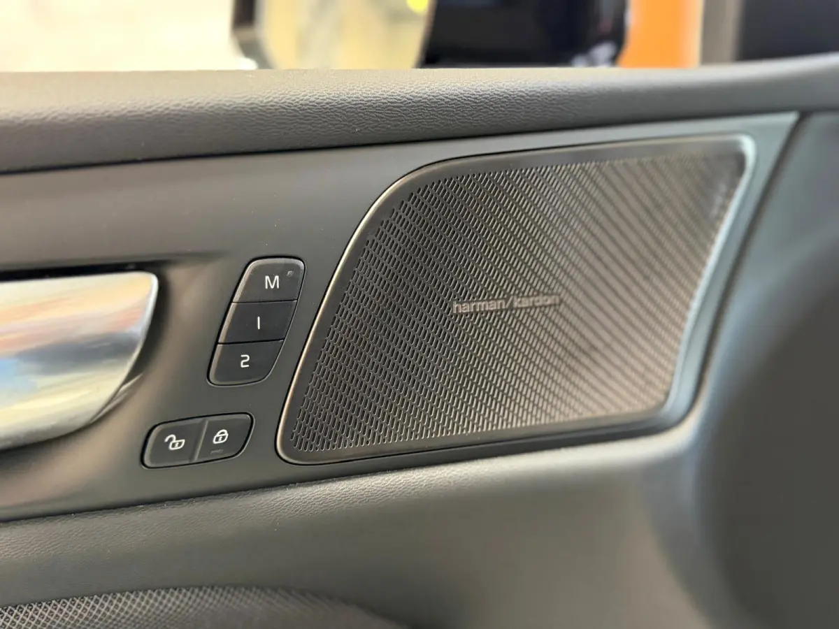 2.0 T6 Plug-in hybrid AWD Ultra Dark, Pano, HUD, Leer, Elektrische stoelen, stoel/Stuurverwarming, Harman kardon,