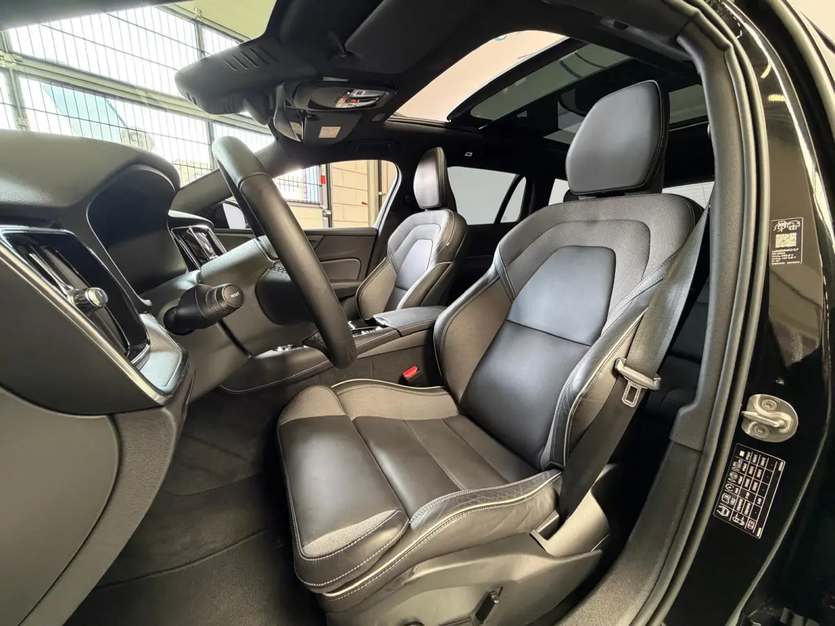 2.0 T6 Plug-in hybrid AWD Ultra Dark, Pano, HUD, Leer, Elektrische stoelen, stoel/Stuurverwarming, Harman kardon,