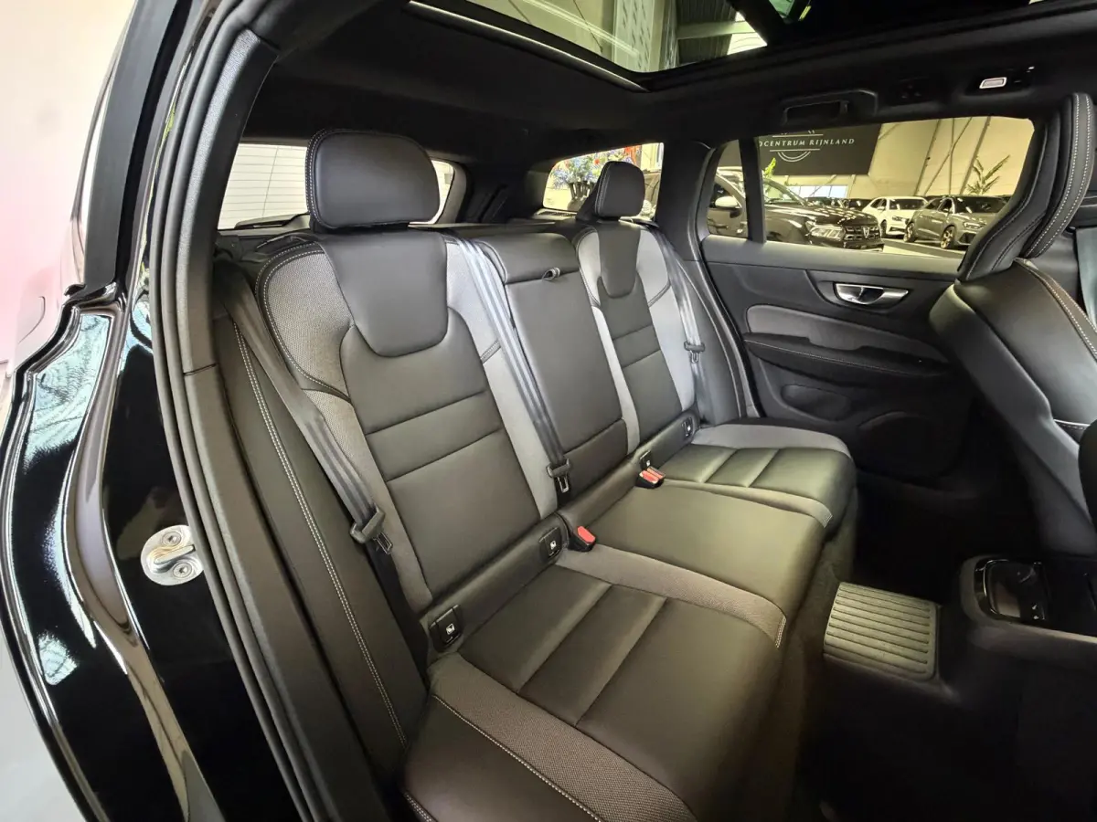 2.0 T6 Plug-in hybrid AWD Ultra Dark, Pano, HUD, Leer, Elektrische stoelen, stoel/Stuurverwarming, Harman kardon,