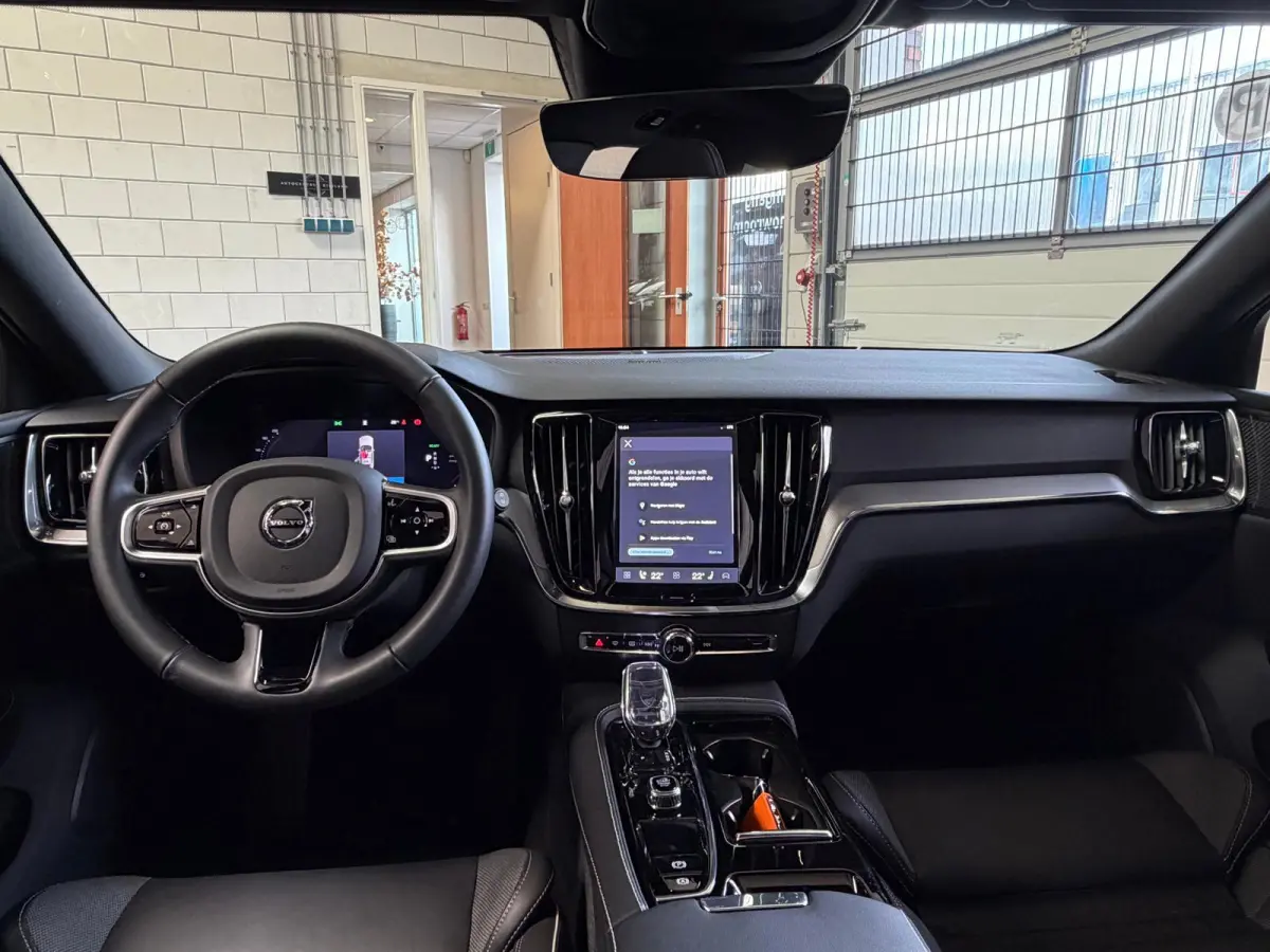 2.0 T6 Plug-in hybrid AWD Ultra Dark, Pano, HUD, Leer, Elektrische stoelen, stoel/Stuurverwarming, Harman kardon,