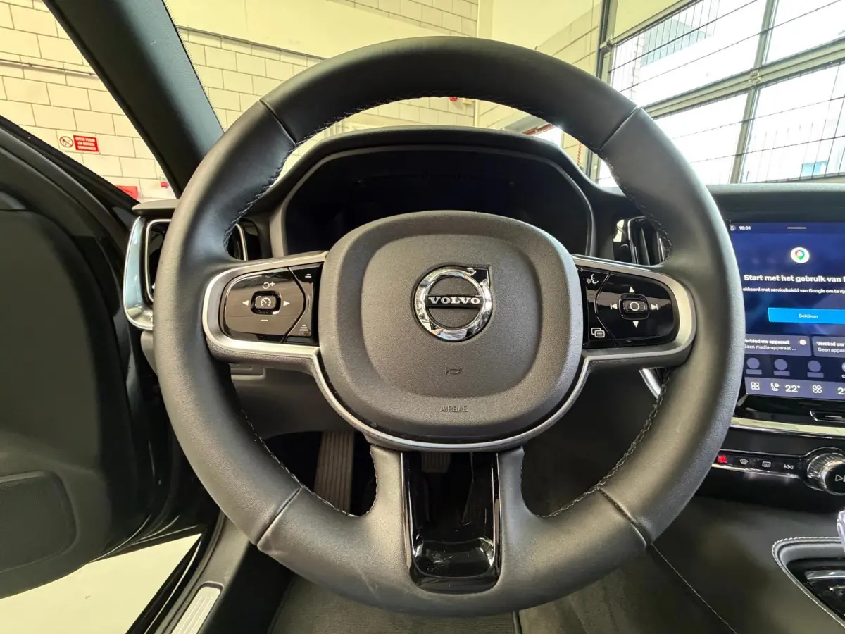 2.0 T6 Plug-in hybrid AWD Ultra Dark, Pano, HUD, Leer, Elektrische stoelen, stoel/Stuurverwarming, Harman kardon,