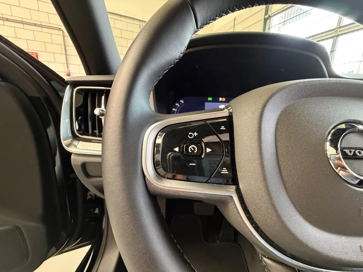 2.0 T6 Plug-in hybrid AWD Ultra Dark, Pano, HUD, Leer, Elektrische stoelen, stoel/Stuurverwarming, Harman kardon,