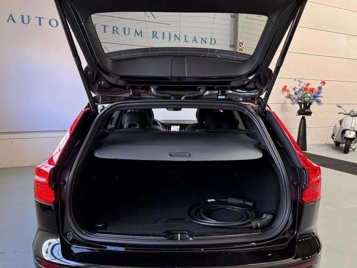 2.0 T6 Plug-in hybrid AWD Ultra Dark, Pano, HUD, Leer, Elektrische stoelen, stoel/Stuurverwarming, Harman kardon,
