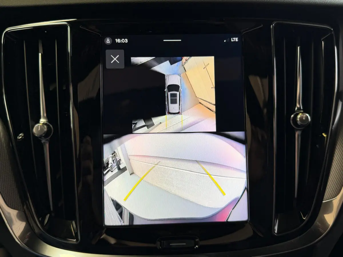 2.0 T6 Plug-in hybrid AWD Ultra Dark, Pano, HUD, Leer, Elektrische stoelen, stoel/Stuurverwarming, Harman kardon,