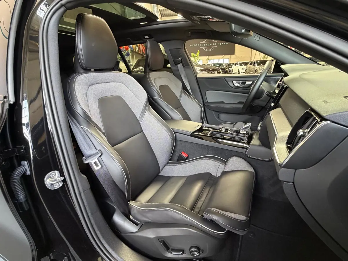 2.0 T6 Plug-in hybrid AWD Ultra Dark, Pano, HUD, Leer, Elektrische stoelen, stoel/Stuurverwarming, Harman kardon,
