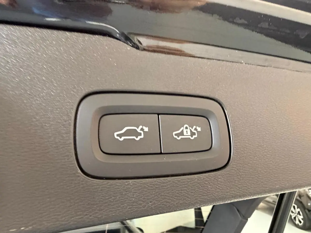 2.0 T6 Plug-in hybrid AWD Ultra Dark, Pano, HUD, Leer, Elektrische stoelen, stoel/Stuurverwarming, Harman kardon,