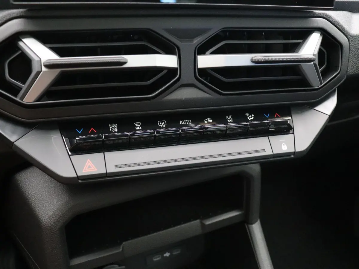 Mild Hybrid-G 140pk Journey | Schuif kanteldak | Stoel en stuurverwarming | Voorruit verwarming | Elektrische achterklep |