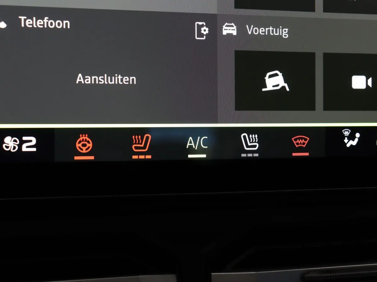 Mild Hybrid-G 140pk Journey | Schuif kanteldak | Stoel en stuurverwarming | Voorruit verwarming | Elektrische achterklep |