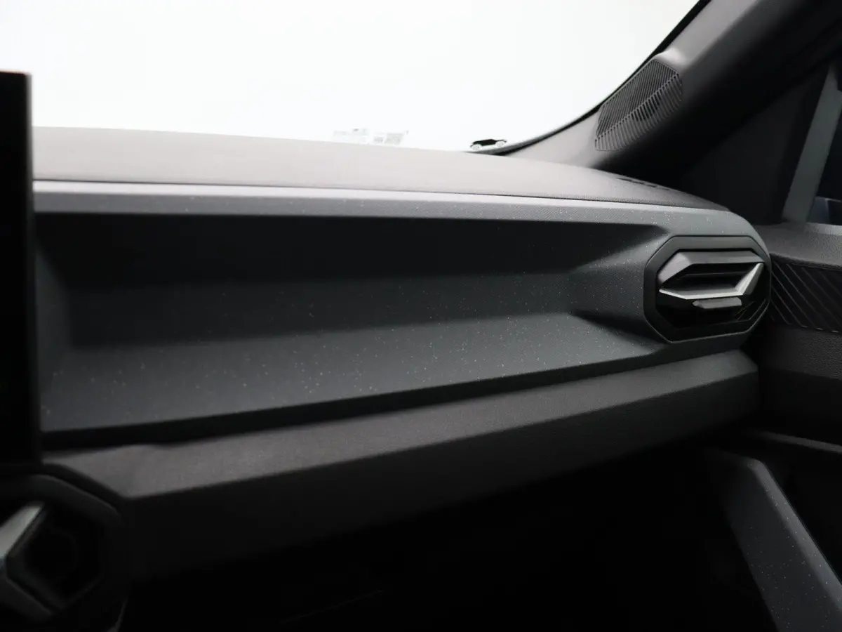Mild Hybrid-G 140pk Journey | Schuif kanteldak | Stoel en stuurverwarming | Voorruit verwarming | Elektrische achterklep |