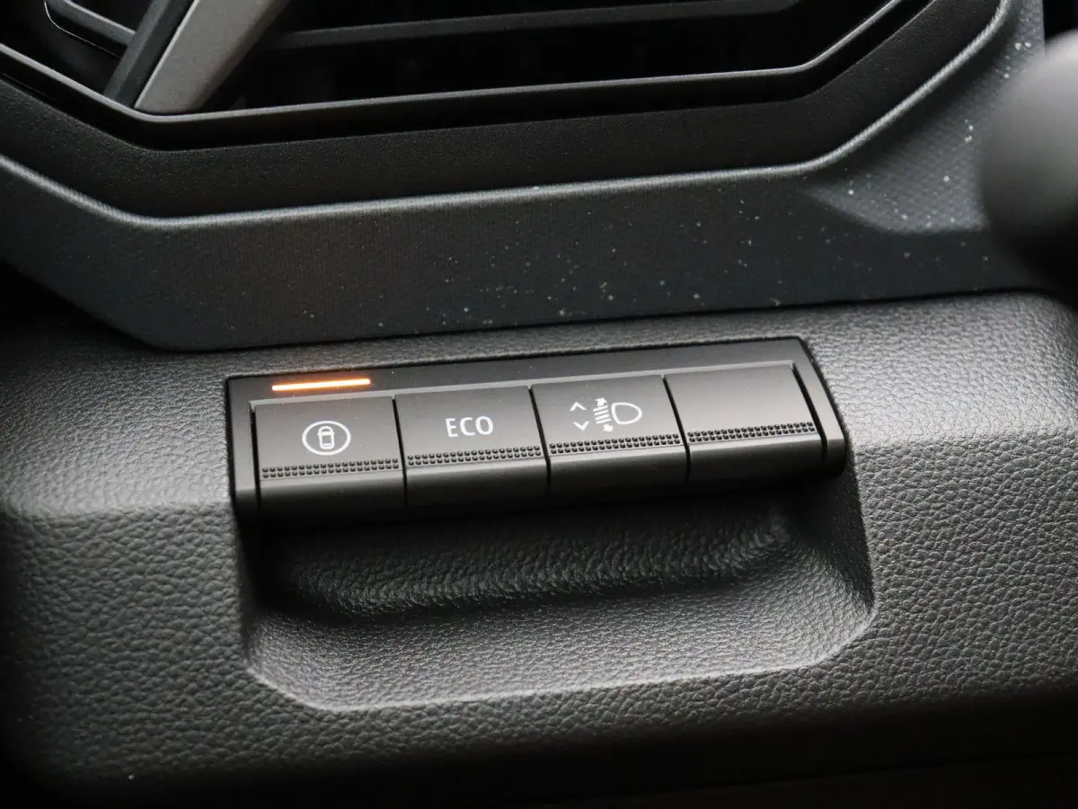 Mild Hybrid-G 140pk Journey | Schuif kanteldak | Stoel en stuurverwarming | Voorruit verwarming | Elektrische achterklep |