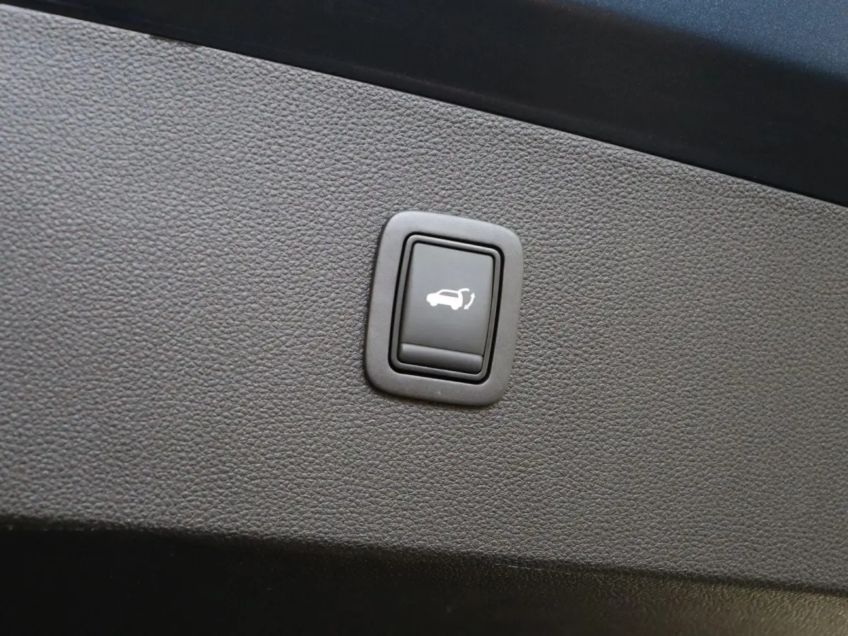 Mild Hybrid-G 140pk Journey | Schuif kanteldak | Stoel en stuurverwarming | Voorruit verwarming | Elektrische achterklep |