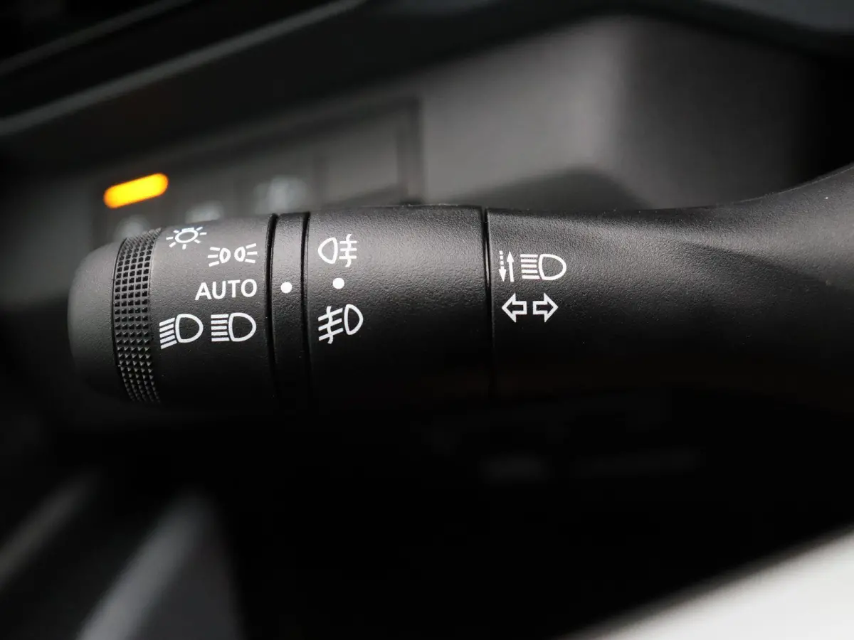 Mild Hybrid-G 140pk Journey | Schuif kanteldak | Stoel en stuurverwarming | Voorruit verwarming | Elektrische achterklep |