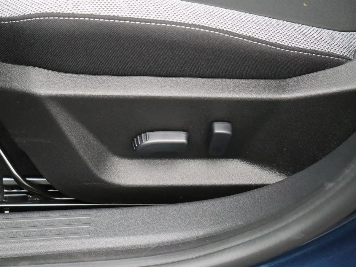 Mild Hybrid-G 140pk Journey | Schuif kanteldak | Stoel en stuurverwarming | Voorruit verwarming | Elektrische achterklep |