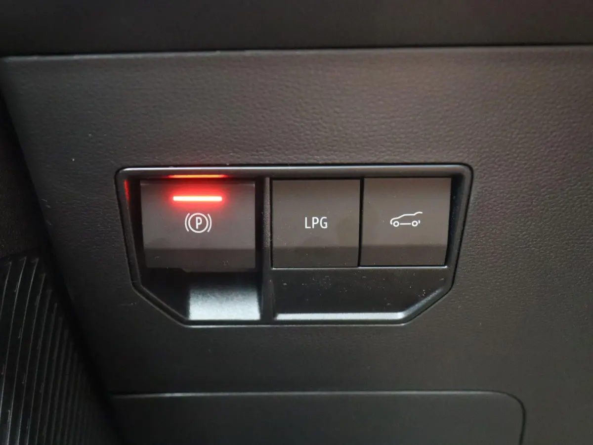 Mild Hybrid-G 140pk Journey | Schuif kanteldak | Stoel en stuurverwarming | Voorruit verwarming | Elektrische achterklep |